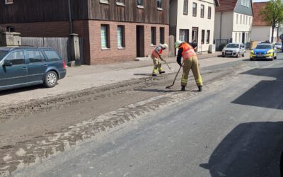 Fast 20 Tonnen Schlamm vor Haustüren