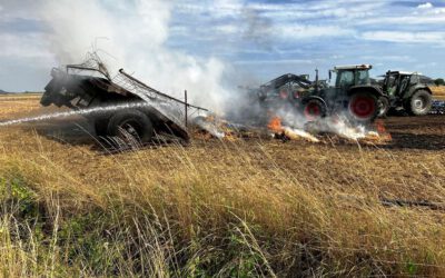Verkehrsunfall auf der B217 und Feuer in Holtensen