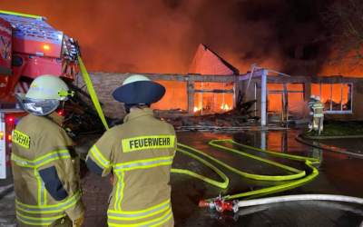 Vollbrand: Sonderpreis Baumarkt in Eldagsen steht in Flammen