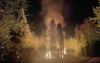 Gartenlaube brennt in Eldagsen komplett aus