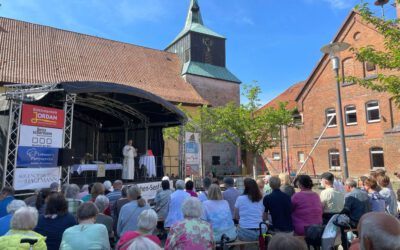 Honigkuchen-Senf-Fest begeistert über Ortsgrenzen hinweg – „The Voice Kids“-Kandidatin Isa auf der Bühne