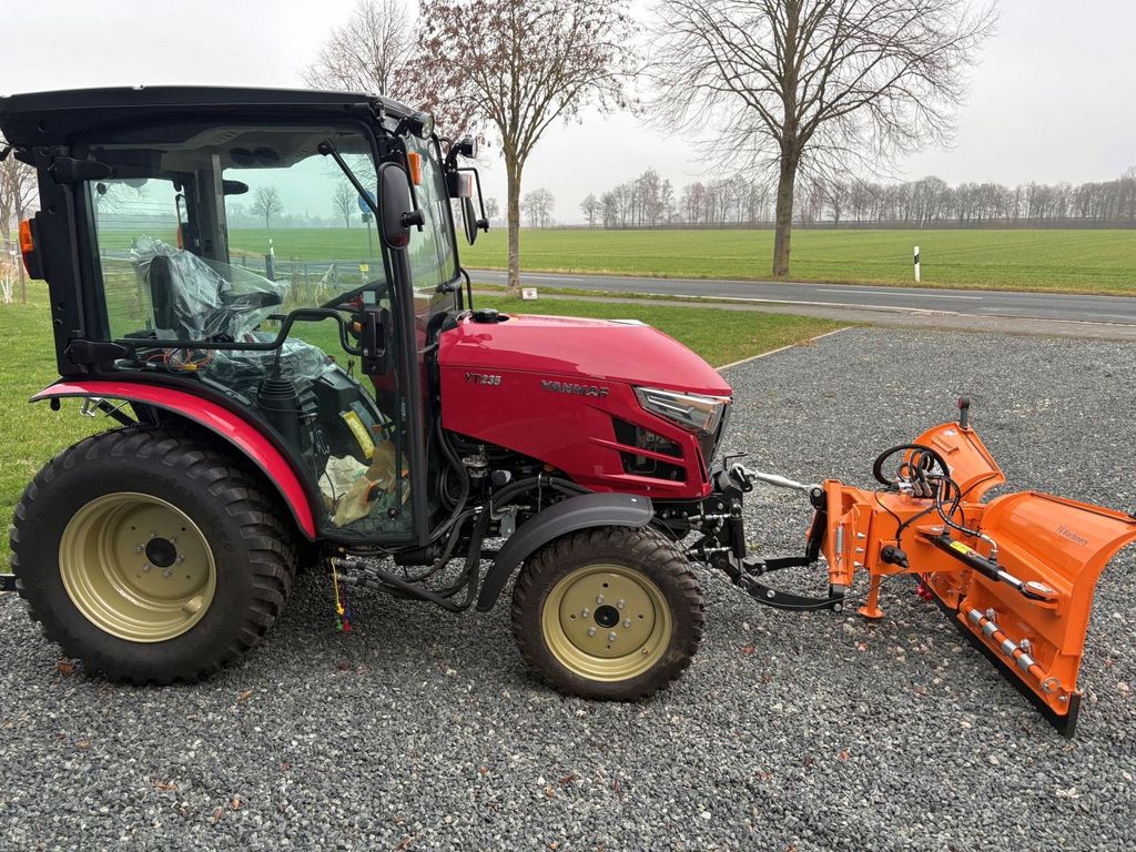 Traktor vom Firmengelände gestohlen – Polizei sucht Zeugen